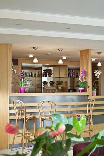 جاجلو بوسینز هتل