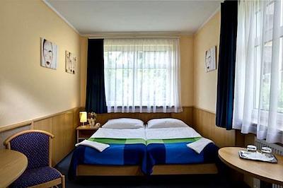 جاجلو بوسینز هتل