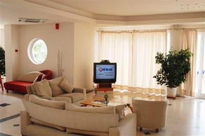 کسنز کامارا بیچ هتل