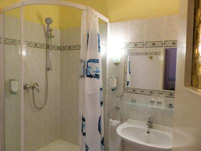 هتل پنشن ساوی