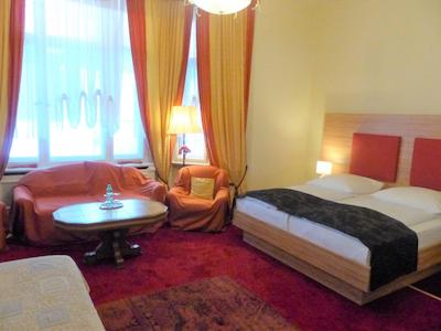 هتل پنشن ساوی