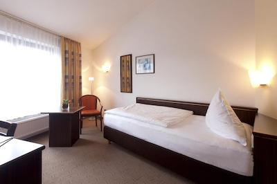 نووم هتل استریجوسکی ولفسبورگ