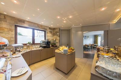 نووم هتل استریجوسکی ولفسبورگ