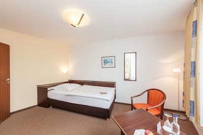 نووم هتل استریجوسکی ولفسبورگ