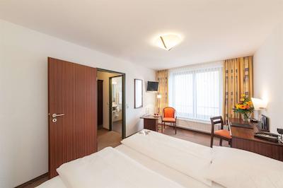 نووم هتل استریجوسکی ولفسبورگ