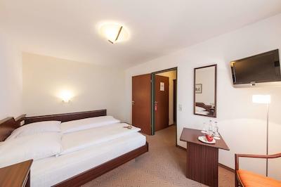 نووم هتل استریجوسکی ولفسبورگ