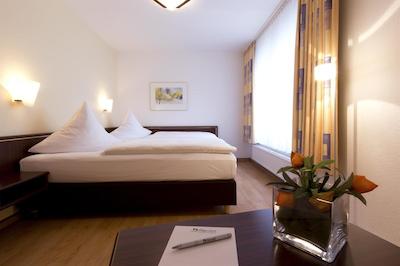 نووم هتل استریجوسکی ولفسبورگ