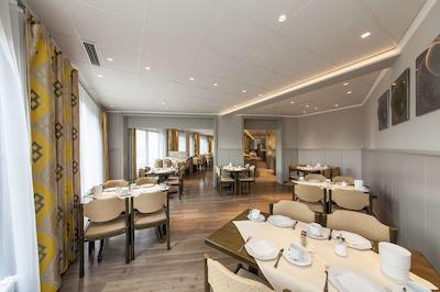 نووم هتل استریجوسکی ولفسبورگ