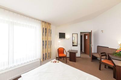 نووم هتل استریجوسکی ولفسبورگ