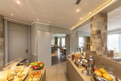 نووم هتل استریجوسکی ولفسبورگ