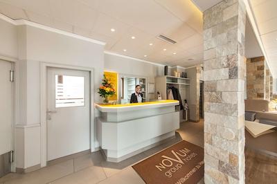 نووم هتل استریجوسکی ولفسبورگ