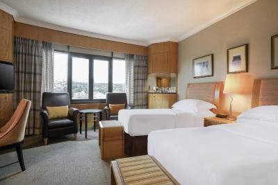 شرایتون هتل اند کانونشن سنتر