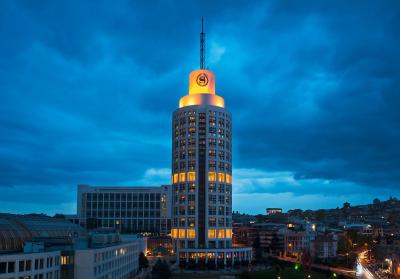 شرایتون هتل اند کانونشن سنتر