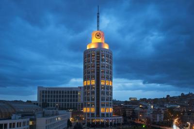 شرایتون هتل اند کانونشن سنتر