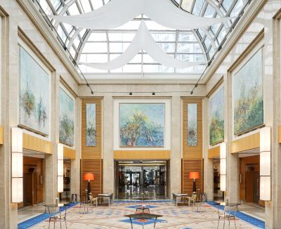 شرایتون هتل اند کانونشن سنتر