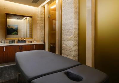 شرایتون هتل اند کانونشن سنتر