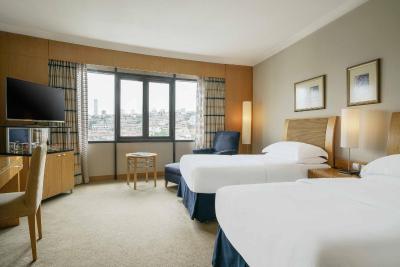 شرایتون هتل اند کانونشن سنتر