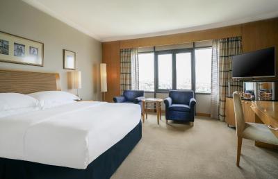 شرایتون هتل اند کانونشن سنتر