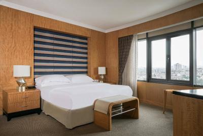 شرایتون هتل اند کانونشن سنتر