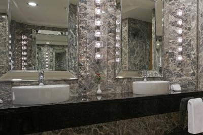 شرایتون هتل اند کانونشن سنتر