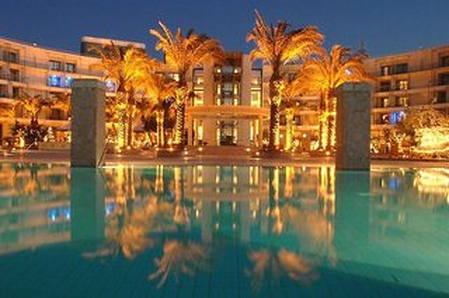 کلوب هتل کاسینو لوتراکی
