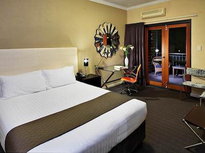 سانمون بوتیک ریزرت