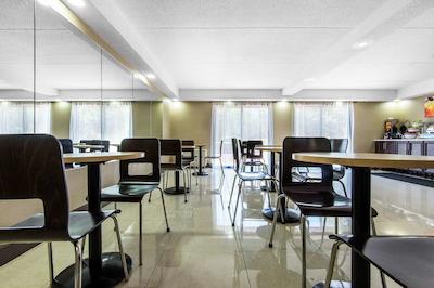 کمفرت این آیرپرت نرد ب