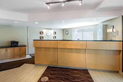 کمفرت این آیرپرت نرد ب