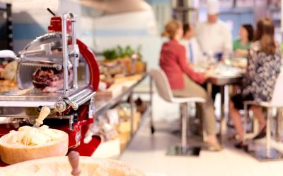 فور اسیسُنز میلانو