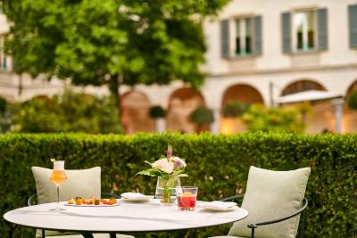 فور اسیسُنز میلانو