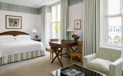 فور اسیسُنز میلانو