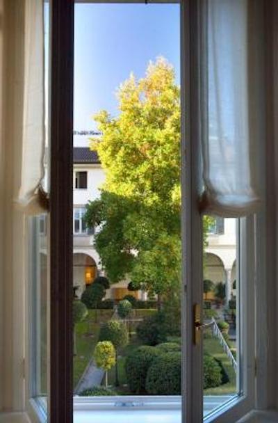 فور اسیسُنز میلانو