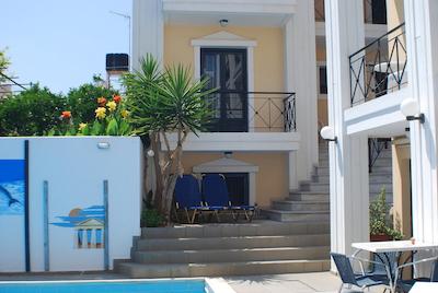 رنیا هتل اپارتمنتز