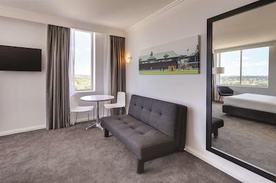 تراولج هتل بانکستون اسیدنی