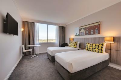 تراولج هتل بانکستون اسیدنی