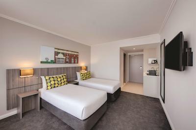 تراولج هتل بانکستون اسیدنی