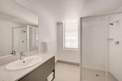 تراولج هتل بانکستون اسیدنی