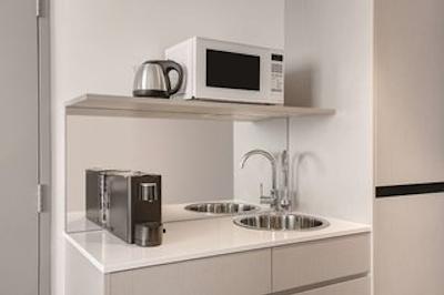 تراولج هتل بانکستون اسیدنی