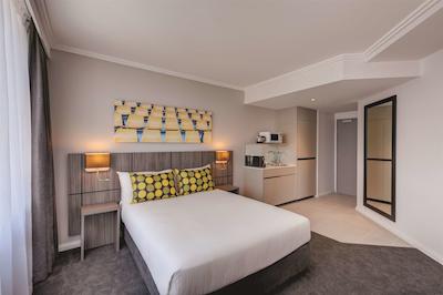 تراولج هتل بانکستون اسیدنی