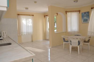 تسانگلو اپارت هتل