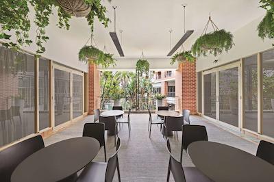 ادینا اپارتمنت هتل اسیدنی سوری هیلز