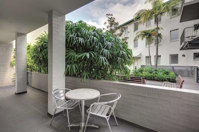 ادینا اپارتمنت هتل اسیدنی چیپندال