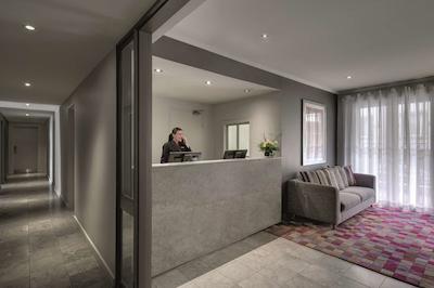 ادینا اپارتمنت هتل اسیدنی چیپندال