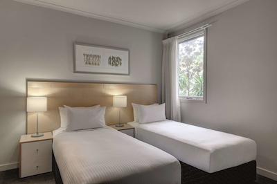 ادینا اپارتمنت هتل اسیدنی چیپندال