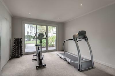 ادینا اپارتمنت هتل اسیدنی چیپندال