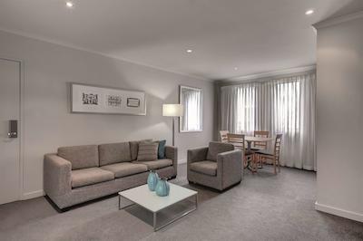 ادینا اپارتمنت هتل اسیدنی چیپندال