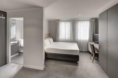 ادینا اپارتمنت هتل اسیدنی چیپندال