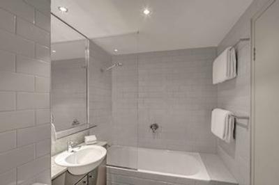 ادینا اپارتمنت هتل اسیدنی چیپندال