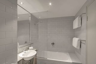 ادینا اپارتمنت هتل اسیدنی چیپندال