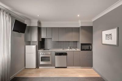 ادینا اپارتمنت هتل اسیدنی چیپندال